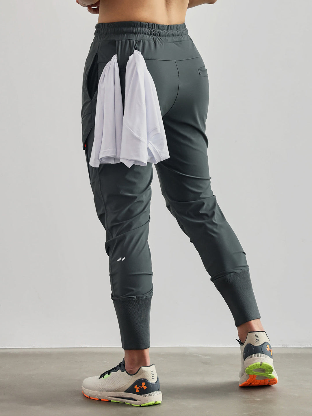 High-waisted ribbed cargo joggers